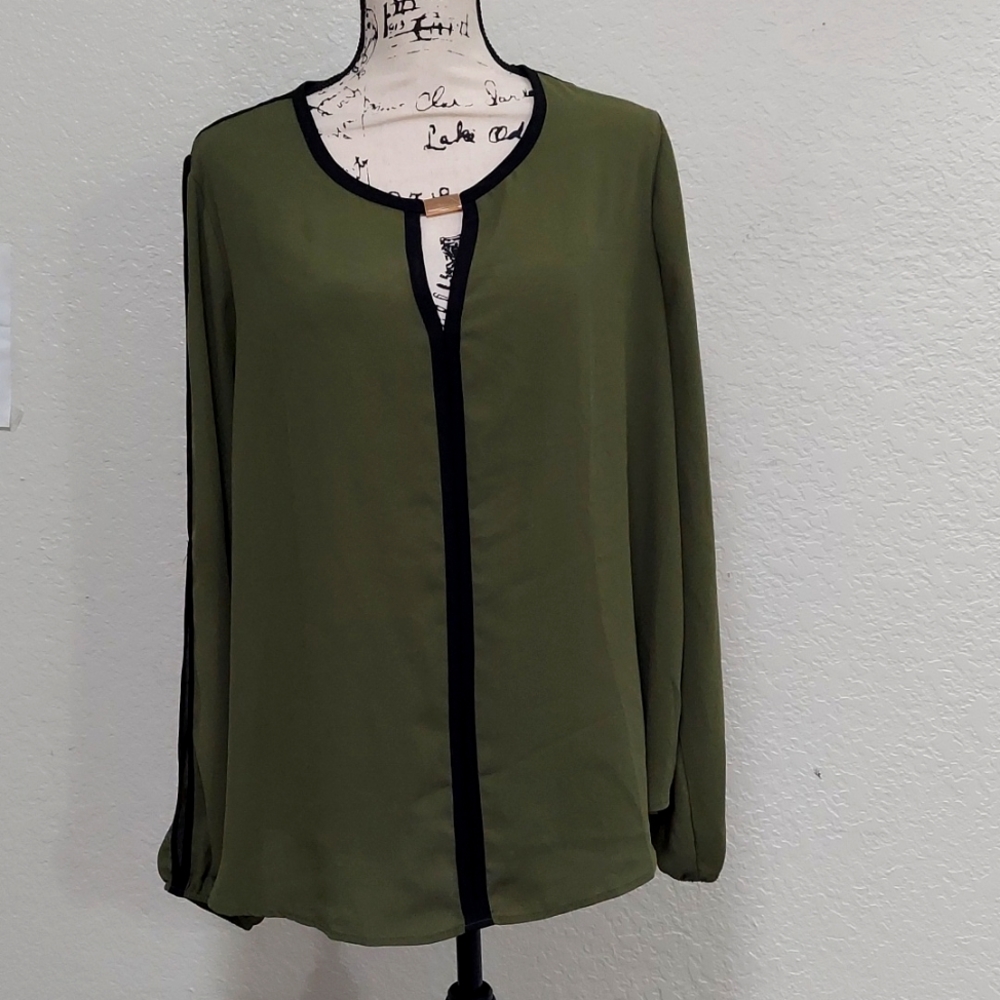 Cute tunic with arm slits